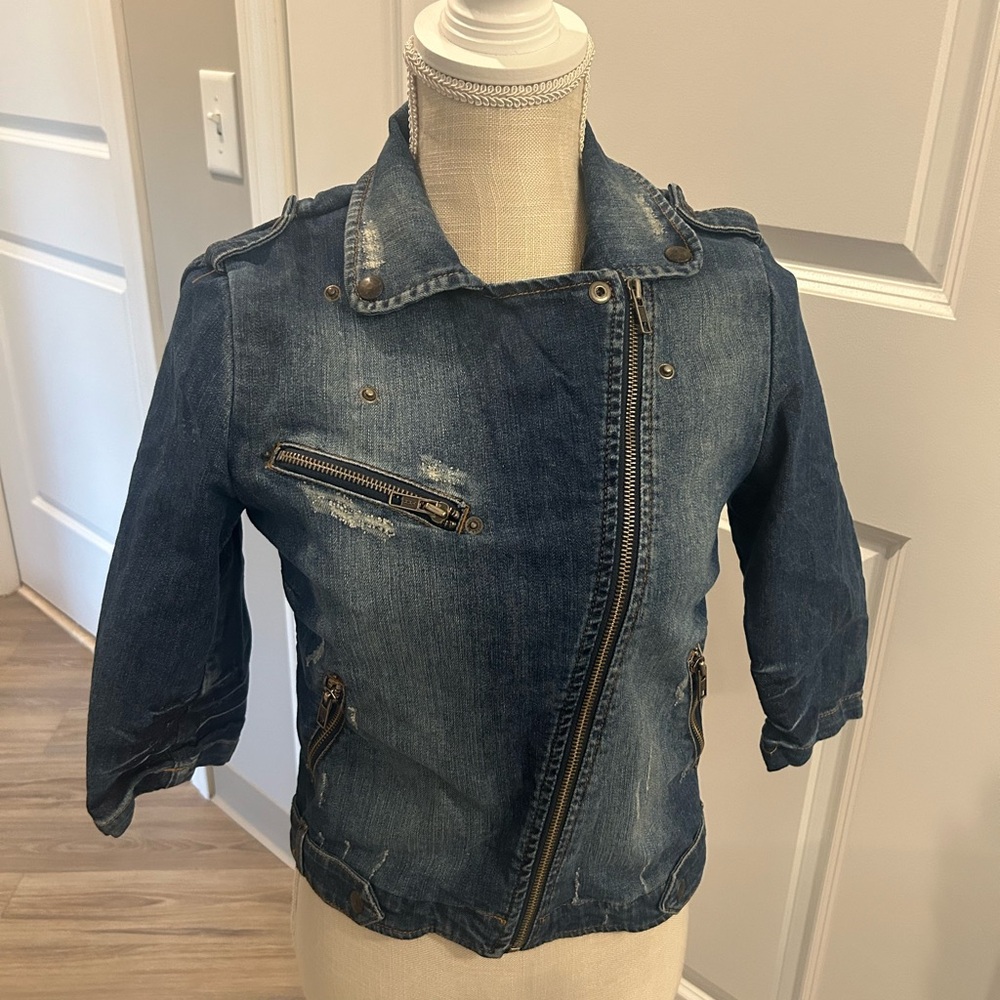 ZARA WOMAN - Medium (runs small) Denim Jacket